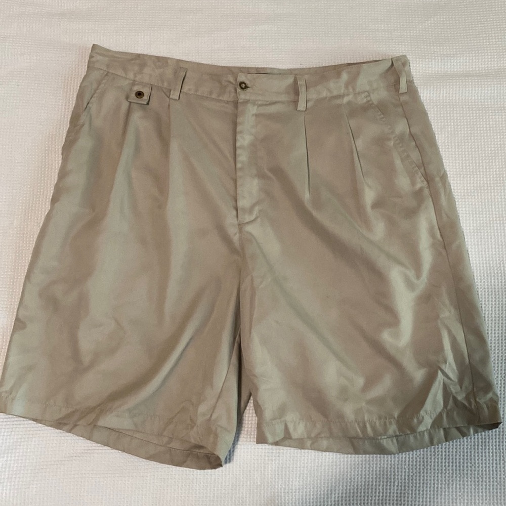 Top Flite tan pleated shorts